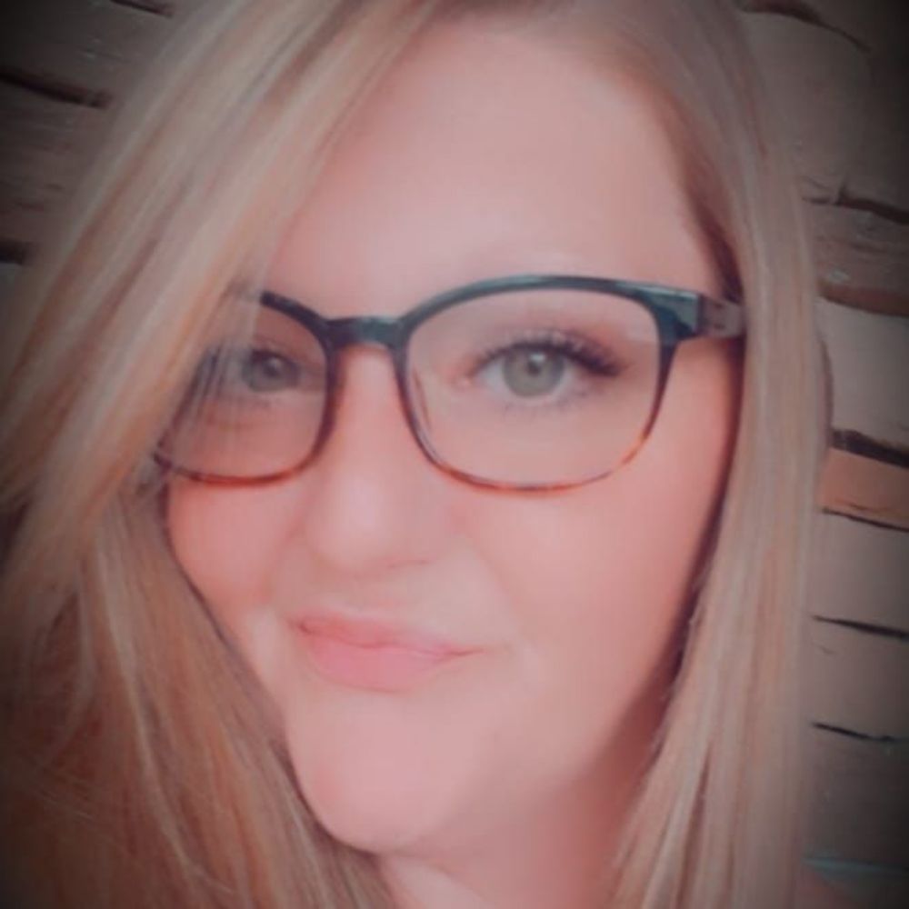 Meet your Posher, Hollie